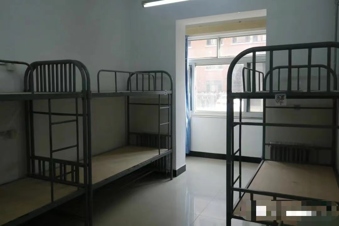河北环境工程学院宿舍条件怎么样,几个人住,有空调吗?