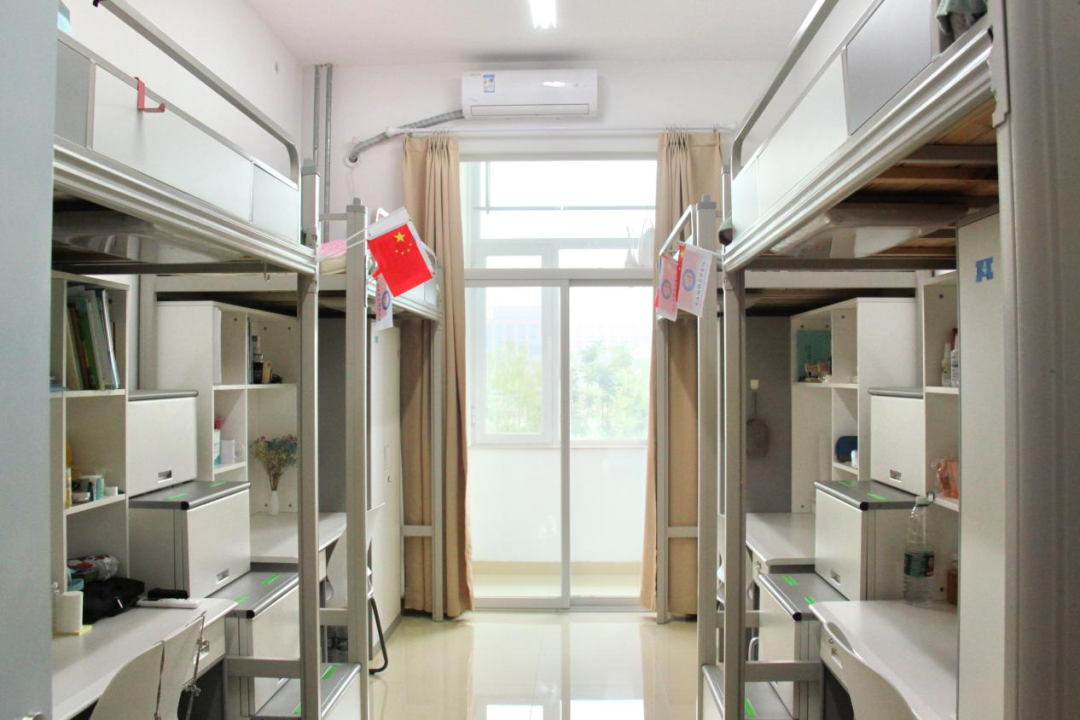 北京信息科技大学宿舍条件怎么样,几个人住,有空调吗?