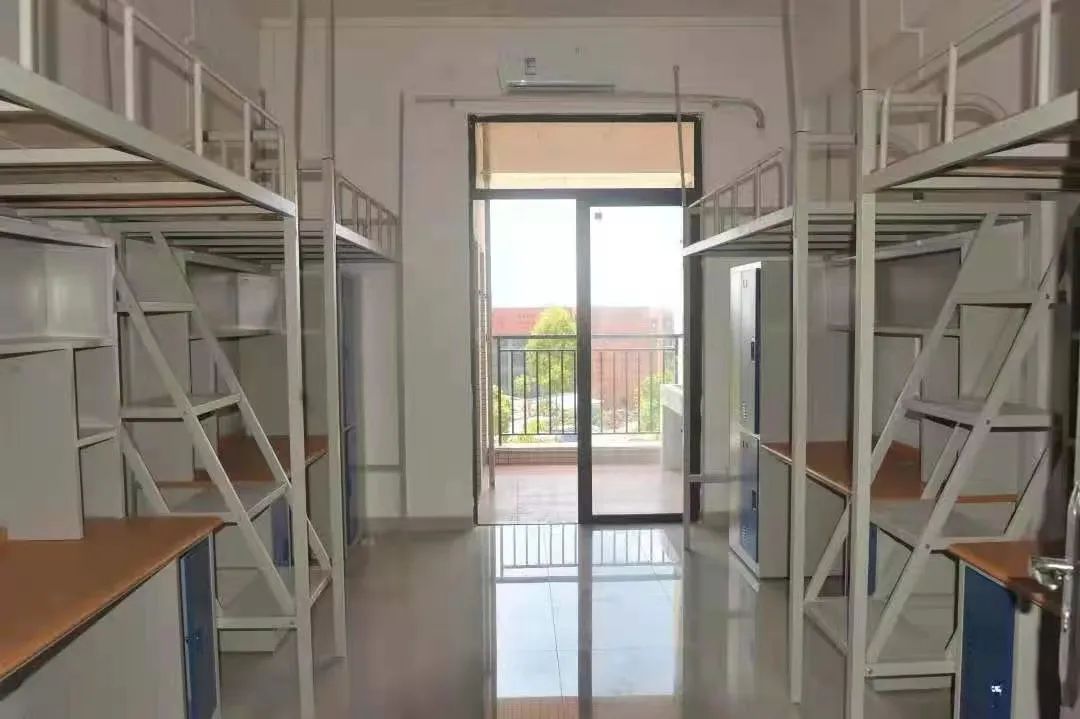 广州软件学院宿舍条件怎么样,几个人住,有空调吗?