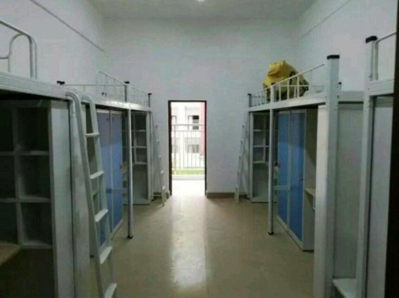 贵阳人文科技学院宿舍条件怎么样,几个人住,有空调吗?