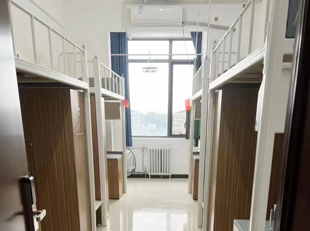 北京中医药大学宿舍条件怎么样,几个人住,有空调吗?