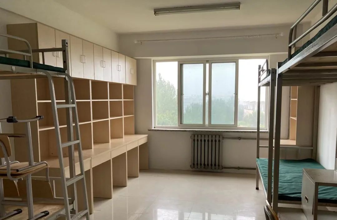 辽宁工程技术大学宿舍条件怎么样,几个人住,有空调吗?