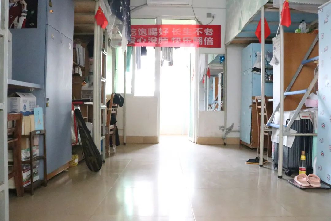 琼台师范学院宿舍条件怎么样,几个人住,有空调吗?