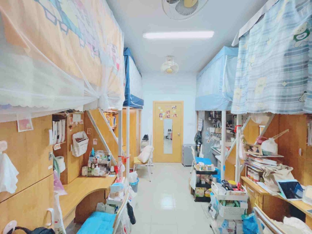 浙江越秀外国语学院宿舍条件怎么样,几个人住,有空调吗?