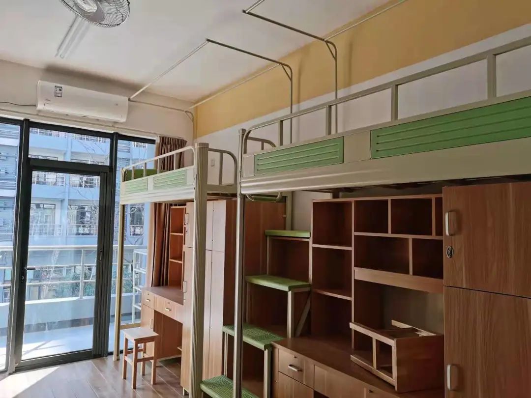 宁波大学宿舍条件怎么样,几个人住,有空调吗?