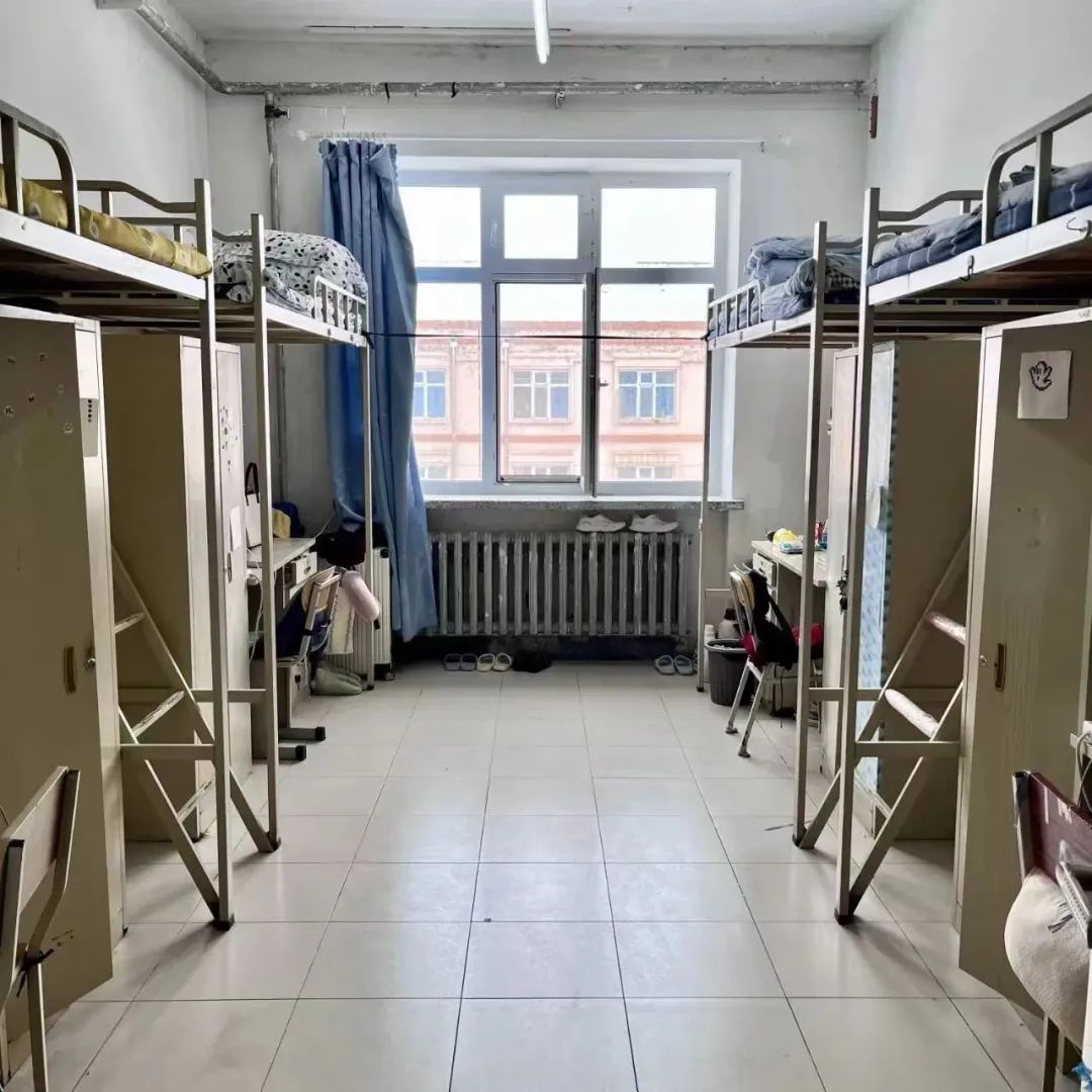 哈尔滨师范大学宿舍条件怎么样,几个人住,有空调吗?